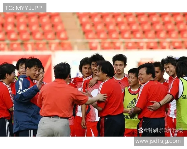 足球明星赛后狂欢舞动激情展现胜利喜悦的精彩瞬间