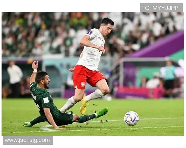 足球明星阿维罗的传奇之路与他对足球的热爱与奉献